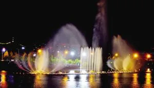 Look At The Fountain Dancing Il parco di Yanzhou ha messo in scena uno spetta...